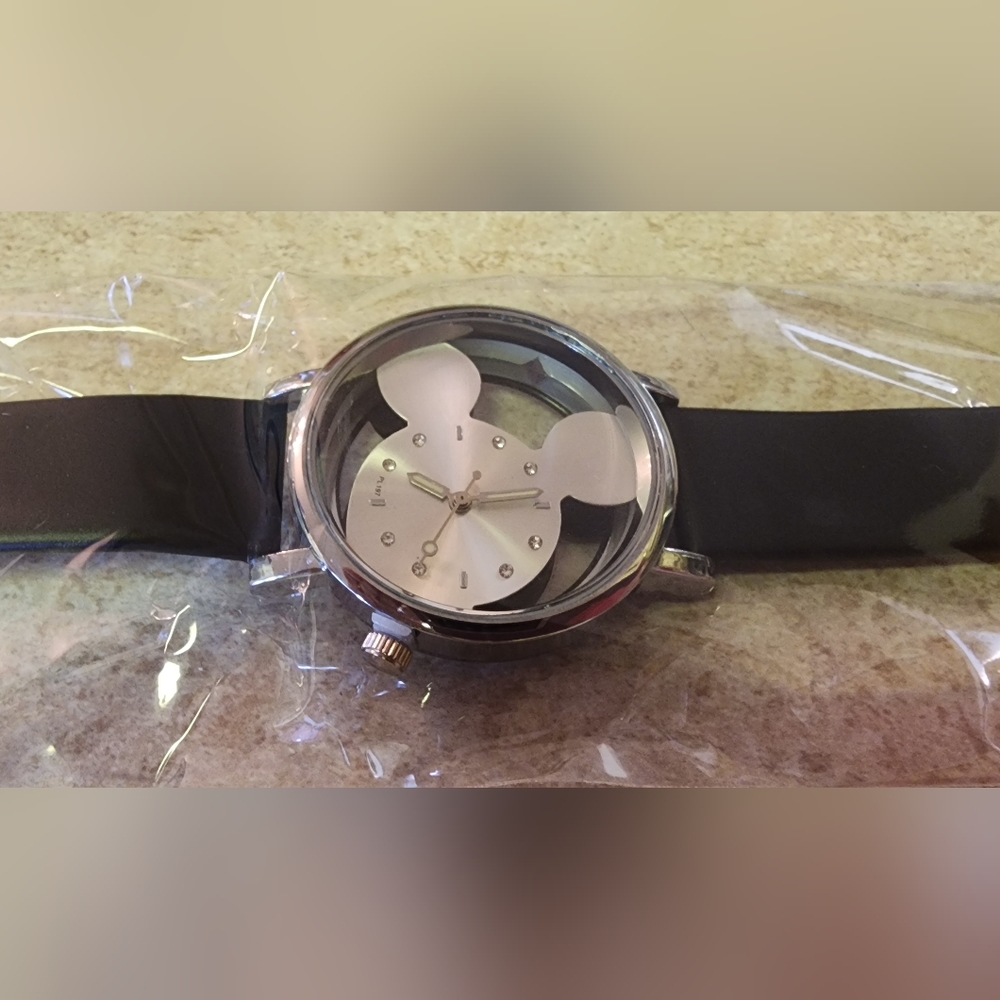 New black Mickey Mouse black strap watch